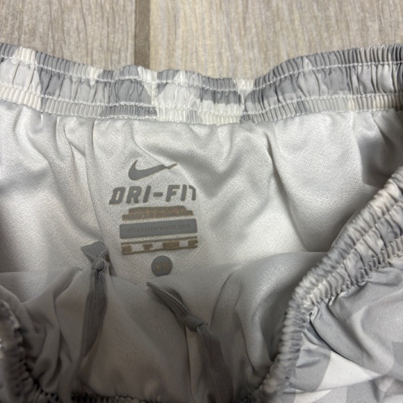 Nike Dri-FIT Geometric Print Shorts – Grey – Size XS - Picture 4 of 5